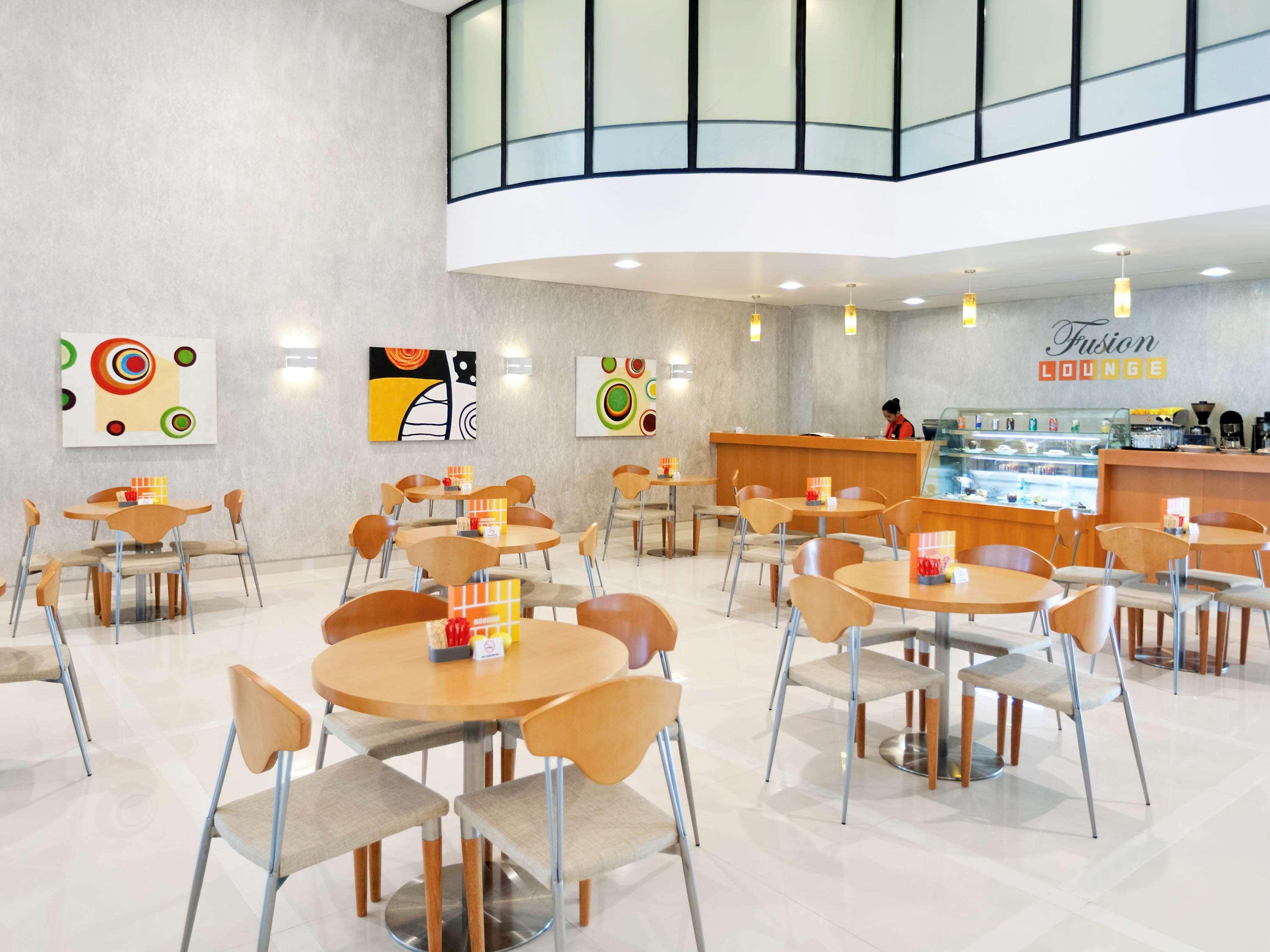 Ibis Abu Dhabi Gate Hotel Bagian luar foto